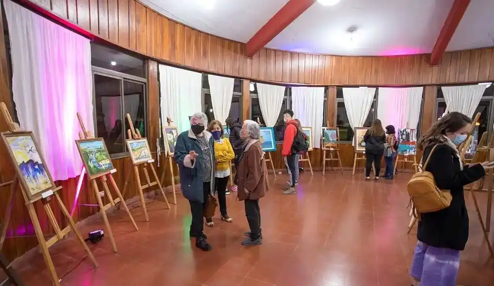 “Imaginación con mucho trabajo” es la impronta en la exposición de siete artistas plásticos