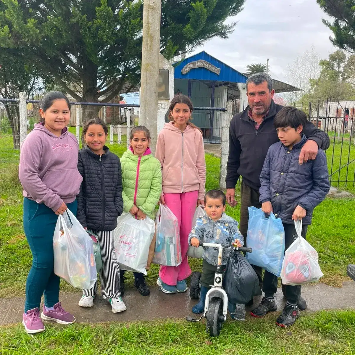 La Junta de Gobierno del Octavo Distrito entregó regalos y golosinas y agradecieron colaboración