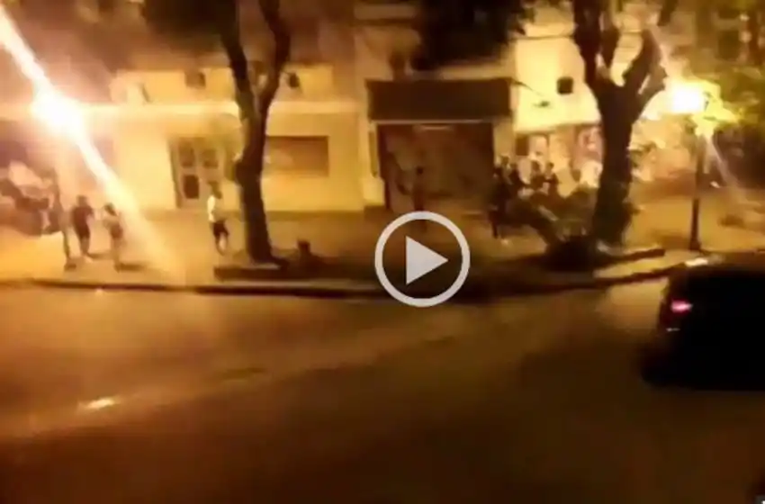 Fiesta clandestina en La Plata: 800 adolescentes, enfrentamientos con la policía y un funcionario apuñalado