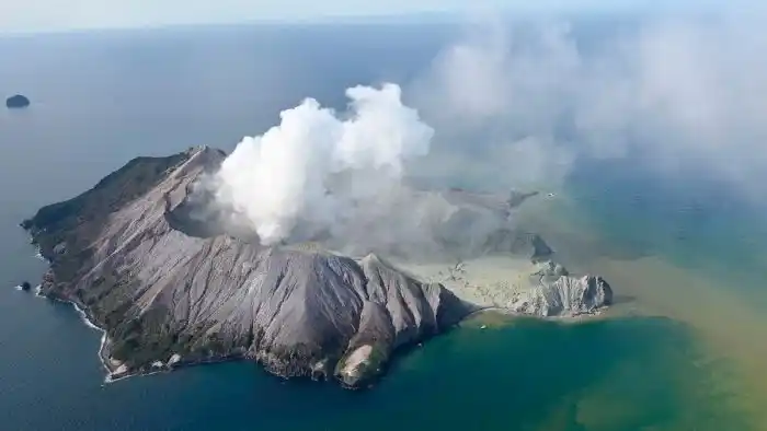 Nueva Zelanda: había turistas en el volcán cuando entró en erupción