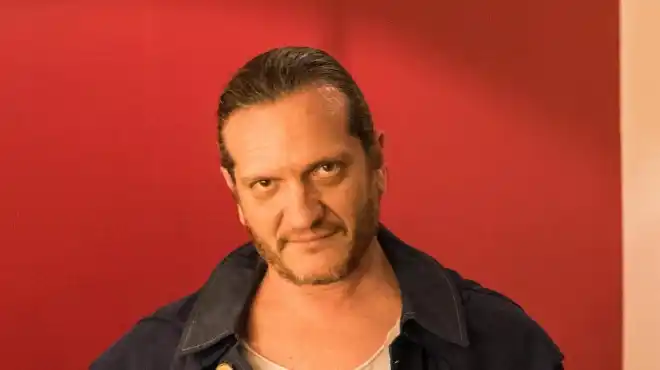 Darío Sztajnszrajber mezcla filosofía y música en el escenario del teatro