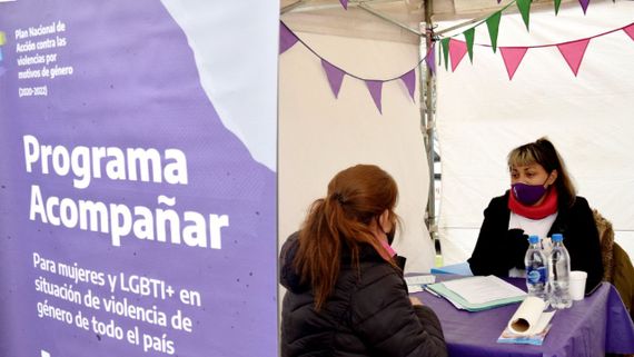 Programa Acompañar: a quiénes está destinado y cómo anotarse para cobrar la ayuda económica