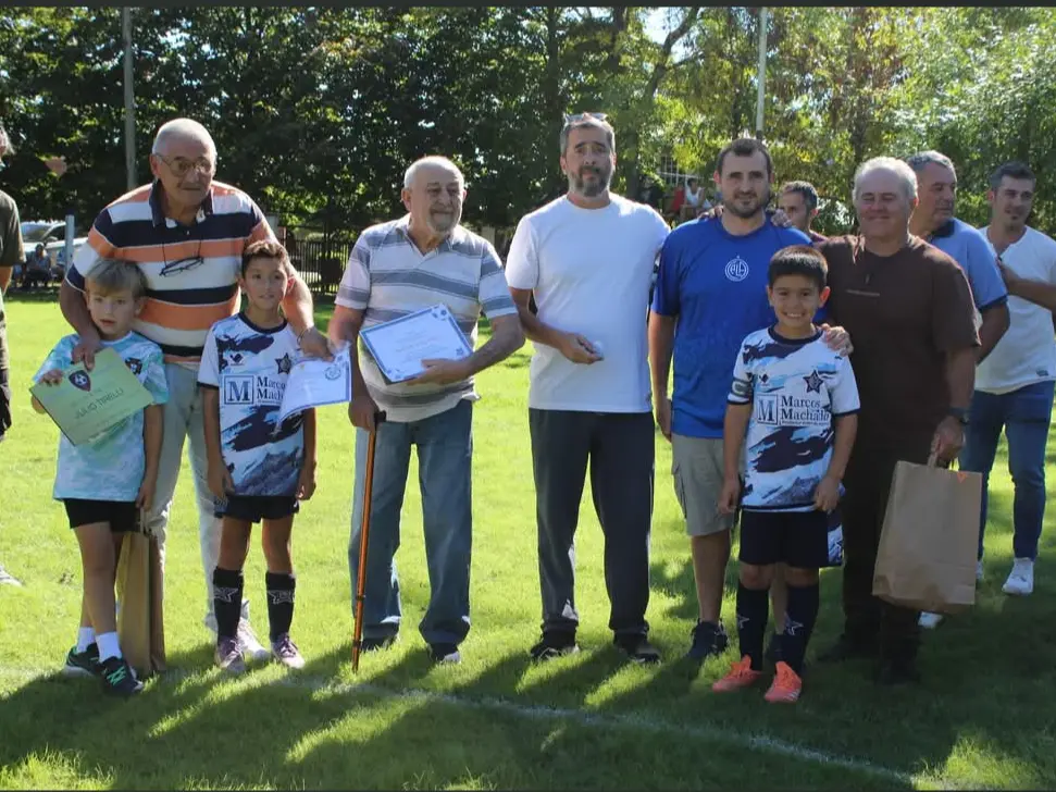 Julio Tirelli y Juanjo Laserna participaron de puntapié inicial en Los Andes.