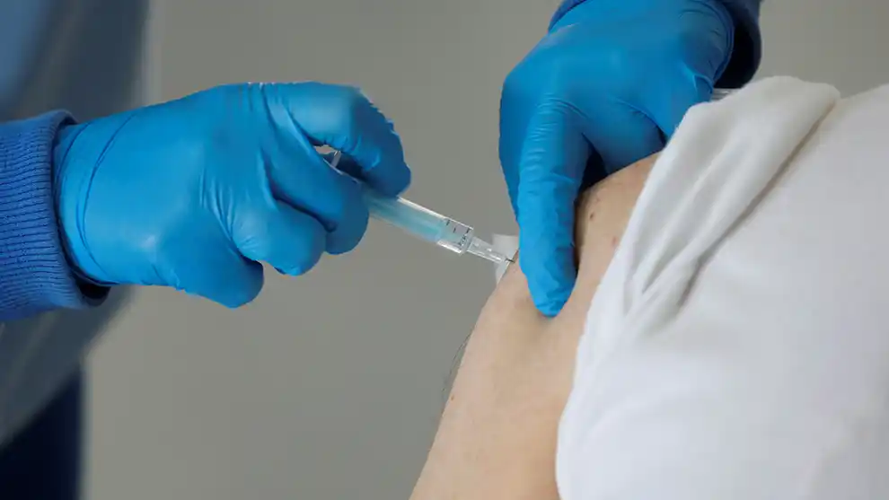 Coronavirus: Argentina ya vacunó al 58% de su población con dos dosis y al 76,3% con una