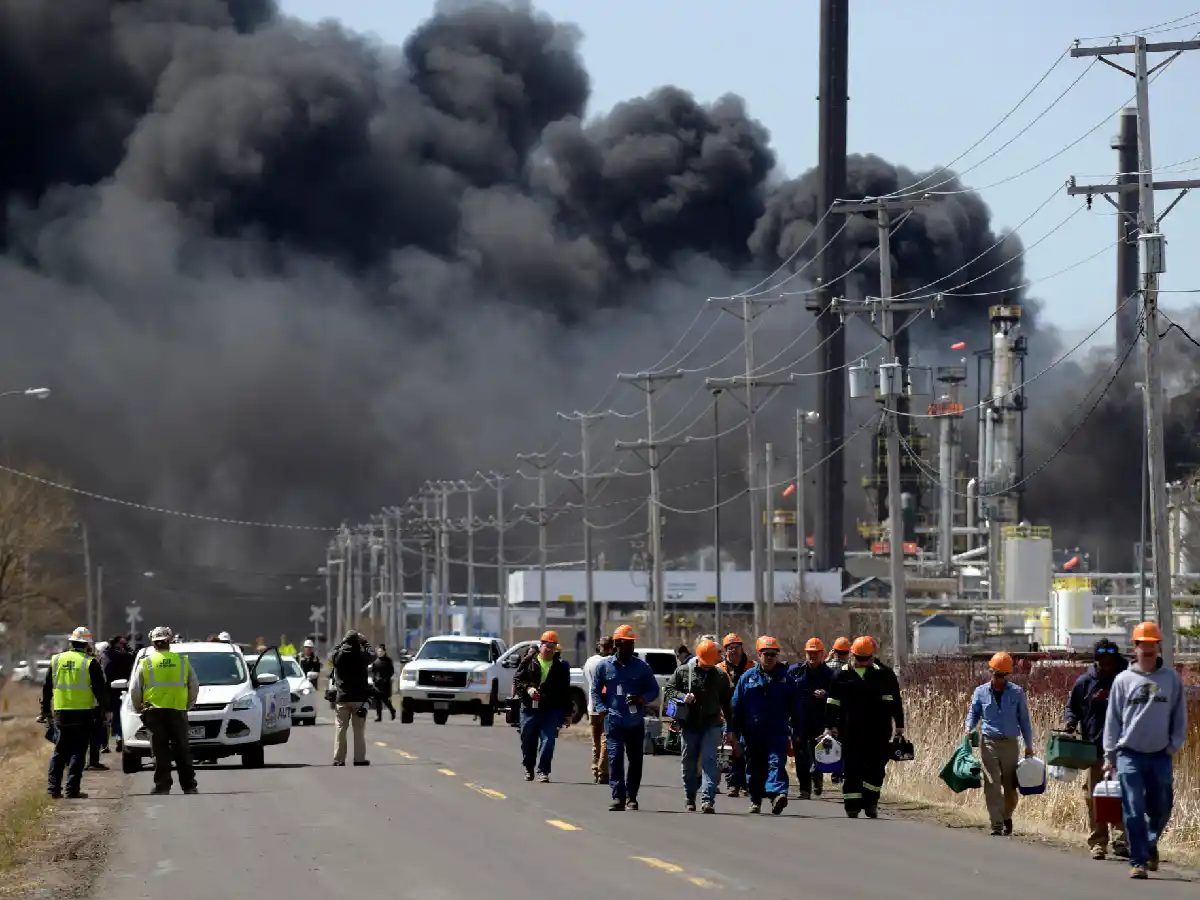 Explosión en una refinería en Estados Unidos causa 11 heridos