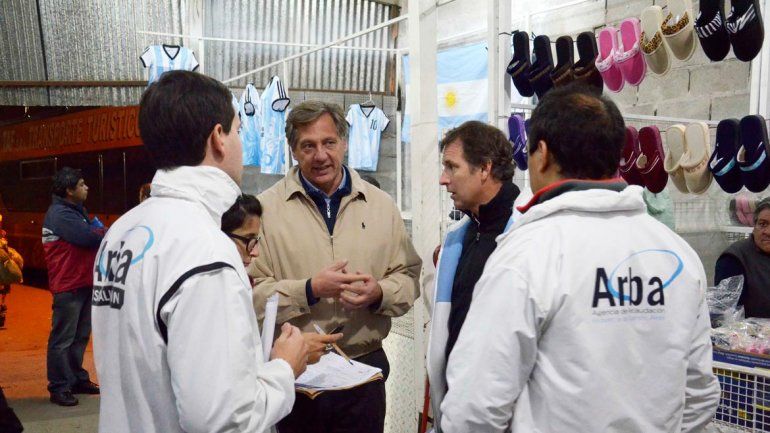 Echan a huevazos al titular de Arba de La Salada