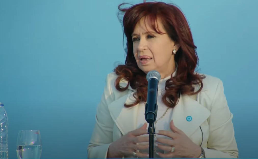 Cristina Kirchner en Quilmes: "Más que anarcocapitalismo me parece que suena a anarcocolonialismo", dijo sobre Milei