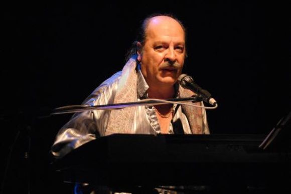 Litto Nebbia: “Tengo la suerte de arrancar mi cumpleaños tocando en mi lugar de origen”