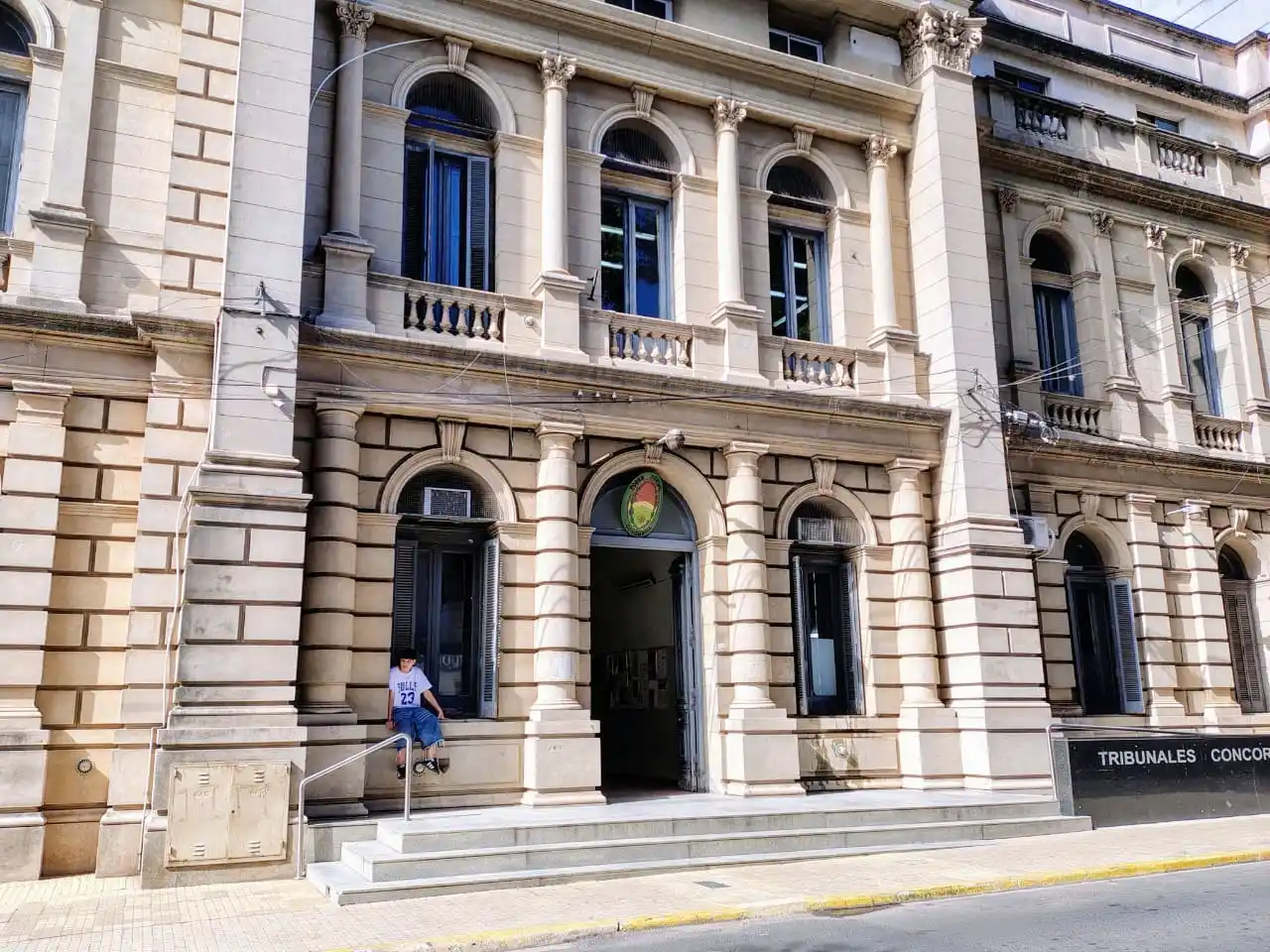 Investigan la muerte de un hombre y sospechan que podría tratarse de una sobredosis de cocaína