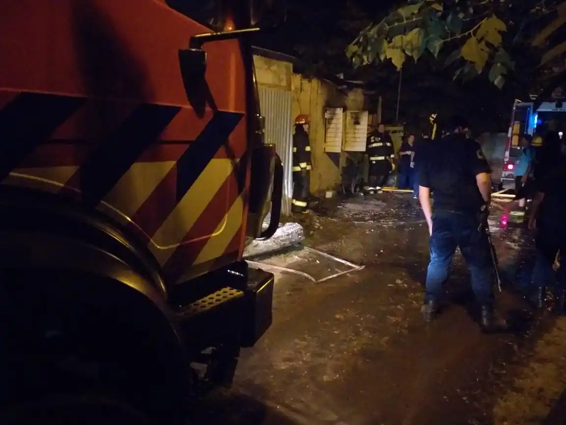 Terrible incendio en cercanías del Corsódromo se cobró una vida