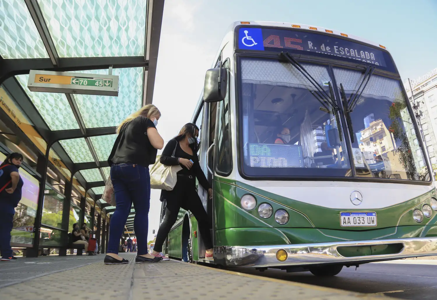Se dispuso un aumento del 40 por ciento en el subsidio al transporte público del interior.