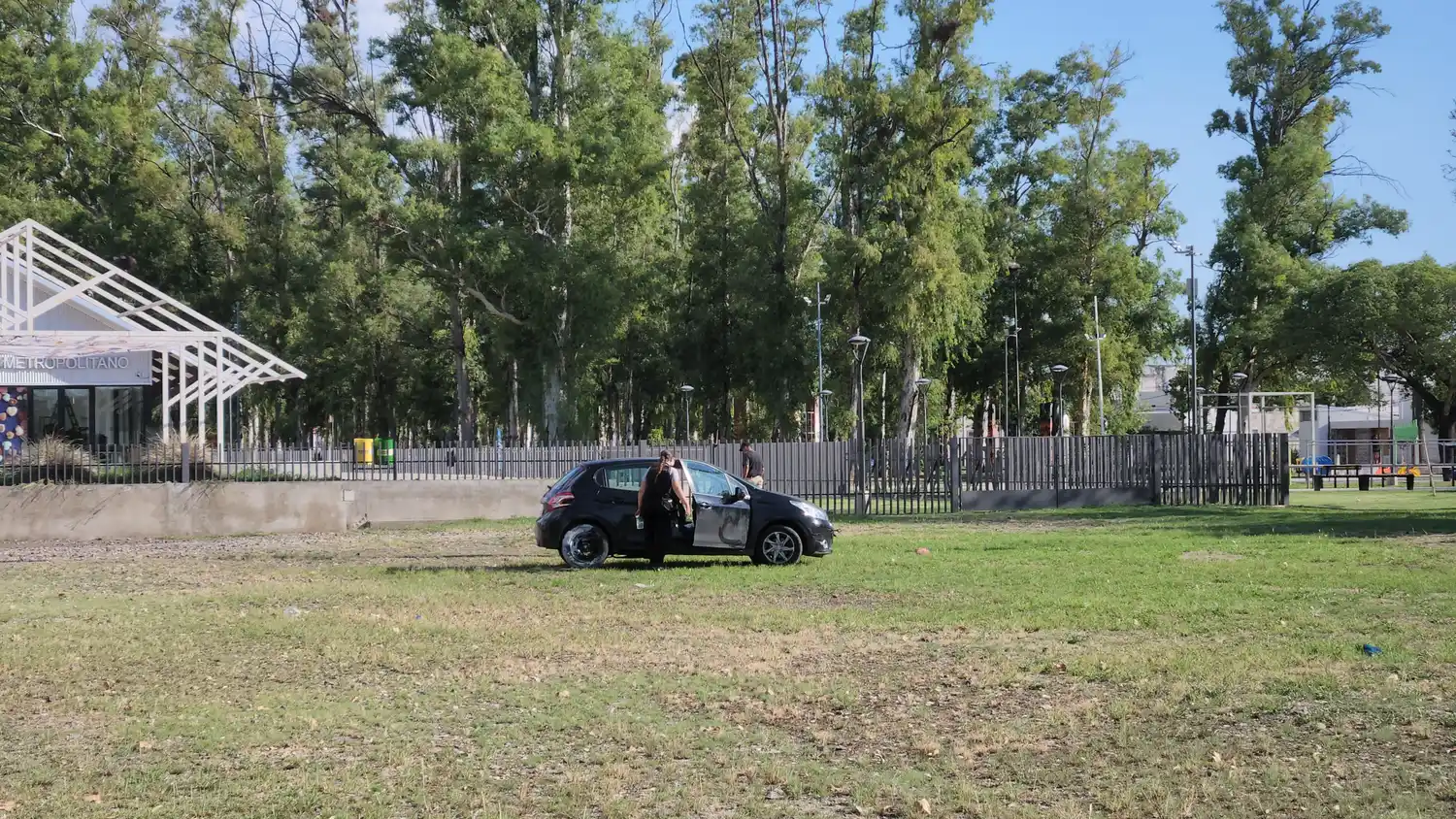 policia gur monitoreo día patrulleros detenidos tres masculinos de córdoba auto abandonado ferrocarril  (1) - 4