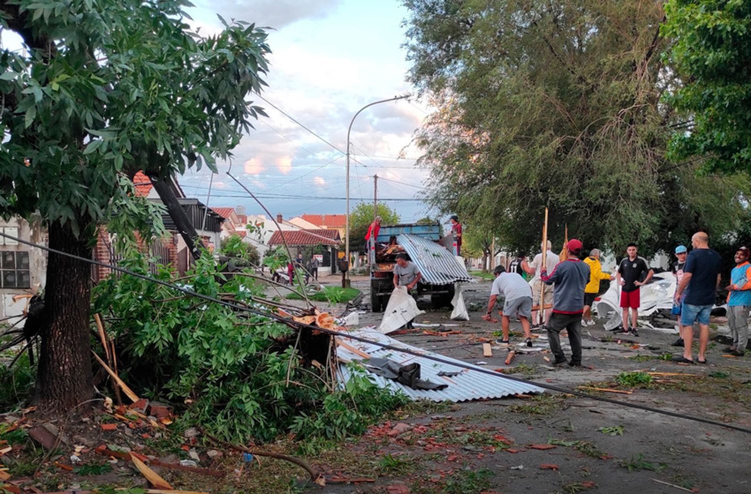 Kicillof viajó a Miramar para brindar asistencia tras el temporal