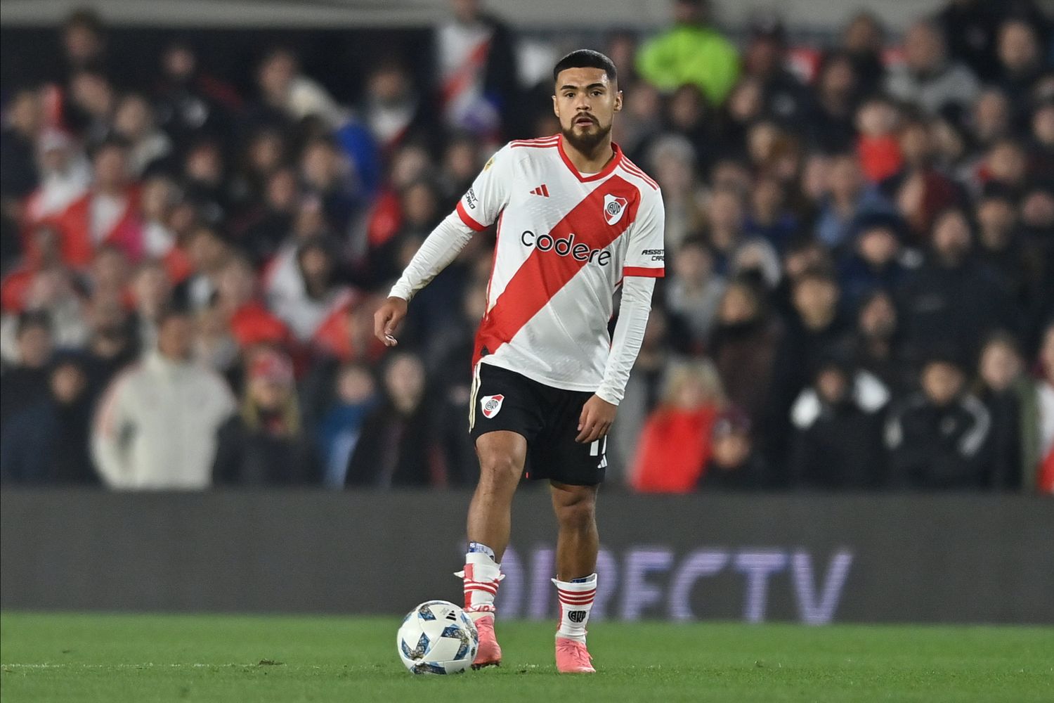 Paulo Díaz, titular en la defensa de River.