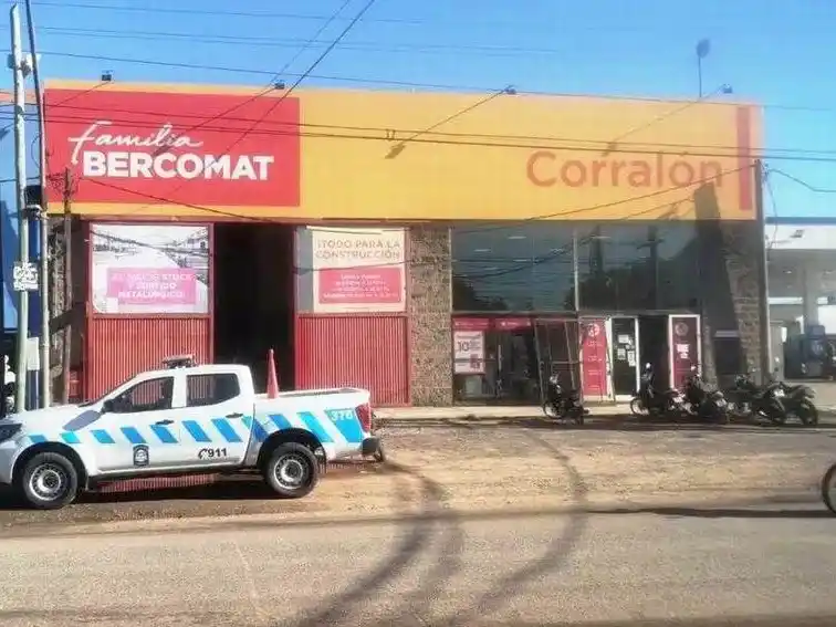 Investigan robo bajo la modalidad 
boqueteros en una ferretería
