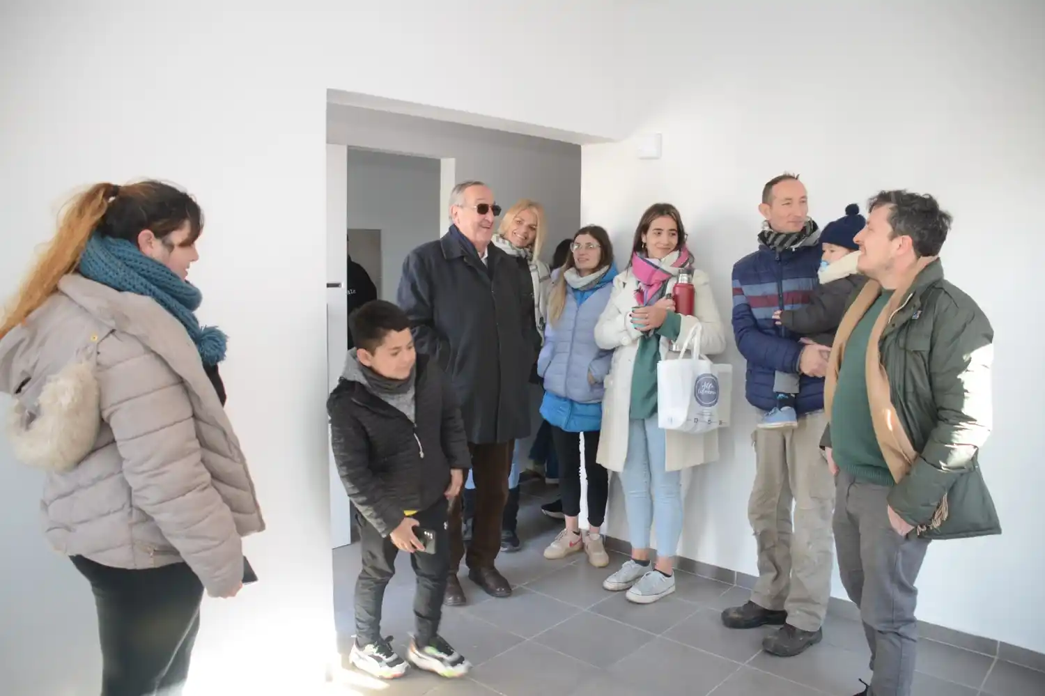 Reunión con adjudicatarios de las 24 viviendas del Barrio Arco Iris para coordinar la entrega