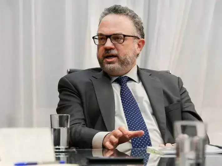 Kulfas advirtió que la situación del país “no
va a mejorar si no hay un cambio de rumbo”