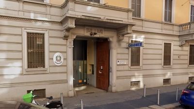 Intentó quitarse la vida saltando desde un cuarto piso pero cayó arriba de una señora y la mató