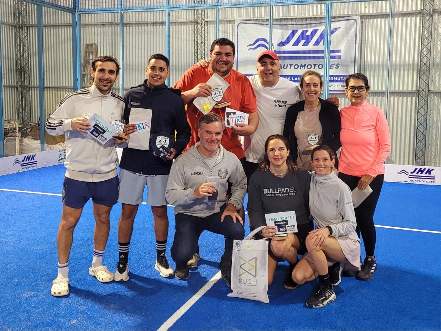 Con singular éxito prosiguen los torneos de pádel en el complejo "La Quinta", escenario que se convertido en un ícono en nuestra ciudad de esta disciplina deportiva.