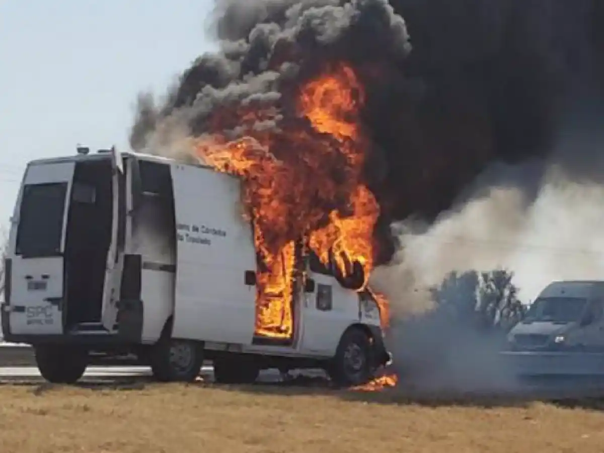 Se incendió un móvil del Servicio Penitenciario de Córdoba
