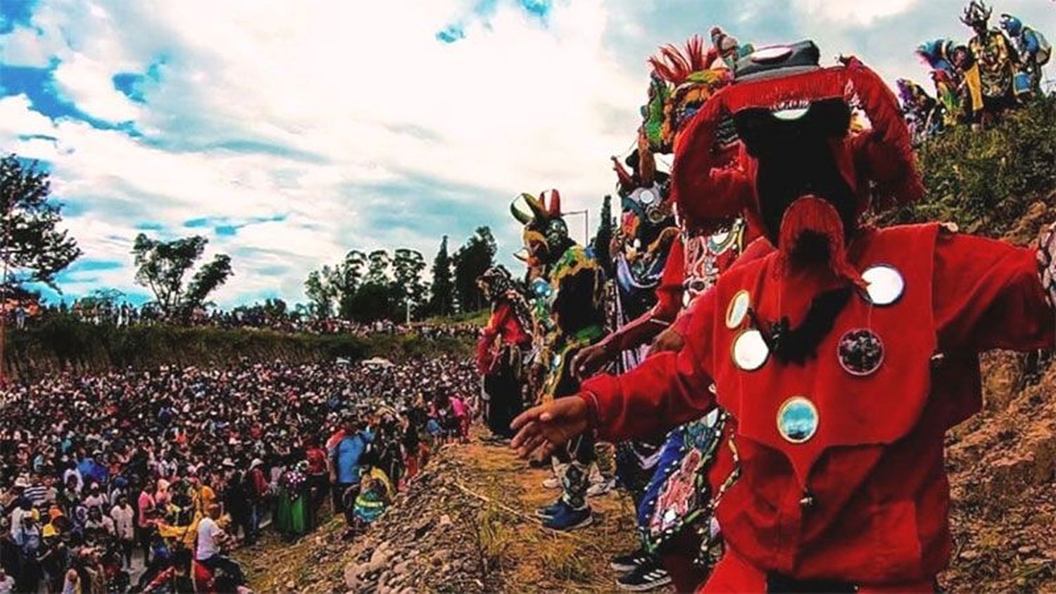 Miles de personas disfrutaron de un endiablado anticipo del carnaval en la capital jujeña