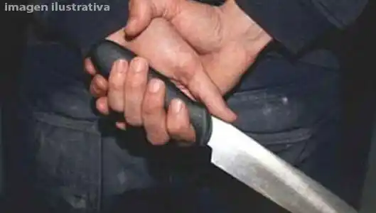 Con una cuchilla asaltaron a playero de estación de servicio