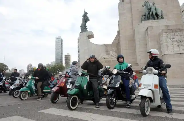 Los motociclistas se movilizan en contra de la patente en los cascos