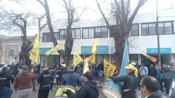 Crisis en La Suipachense: Con 150 puestos de trabajo en juego, hubo un reclamo de los trabajadores en Chivilcoy
