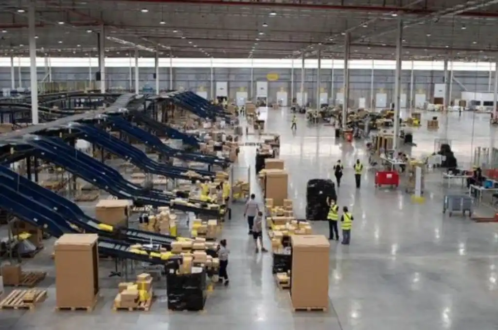 Camioneros bloquea el centro de distribución de Mercado Libre