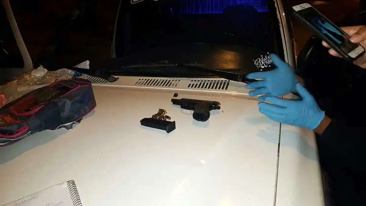 policial-detencion-droga-arma2