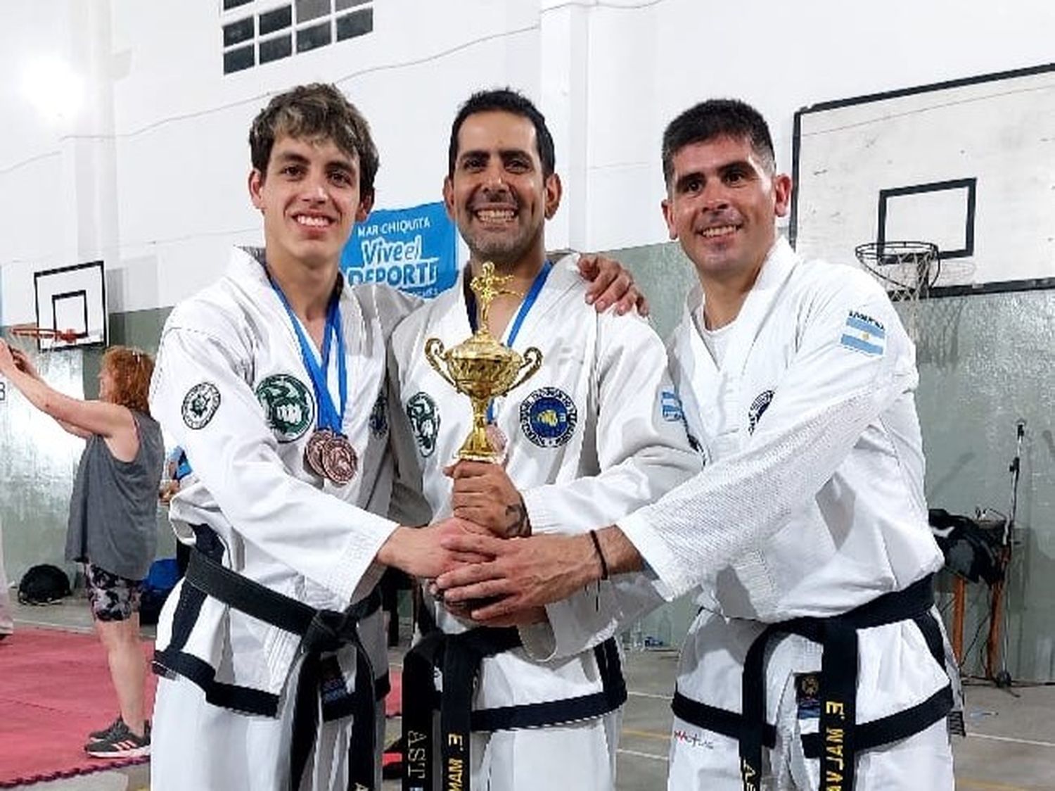 Aron Godoy, Emmanuel Manso y Esteban Malvares. Tercer puesto en Combate por equipos