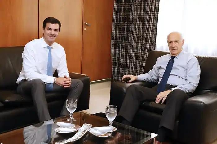 Lavagna y Urtubey sellaron un acuerdo e integrarán la fórmula de la “tercera vía”