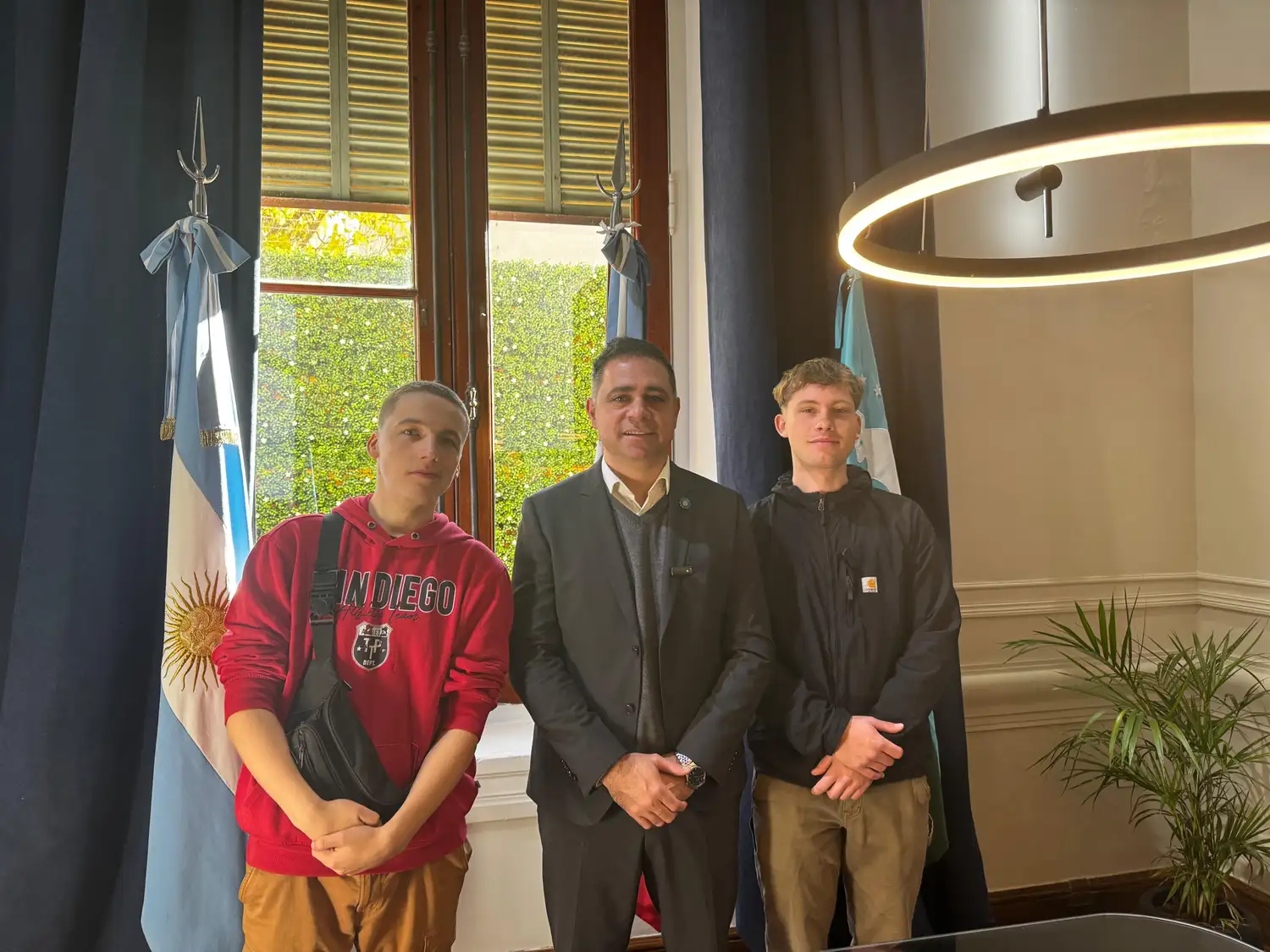 Davico se reunió con estudiantes alemanes en el Palacio Municipal