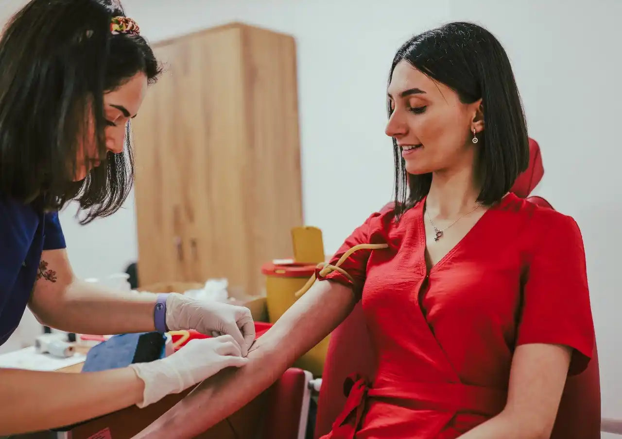 Los interesados en donar sangre deben tener entre 16 y 65 años, pesar más de 50 kilos y gozar de buena salud.
