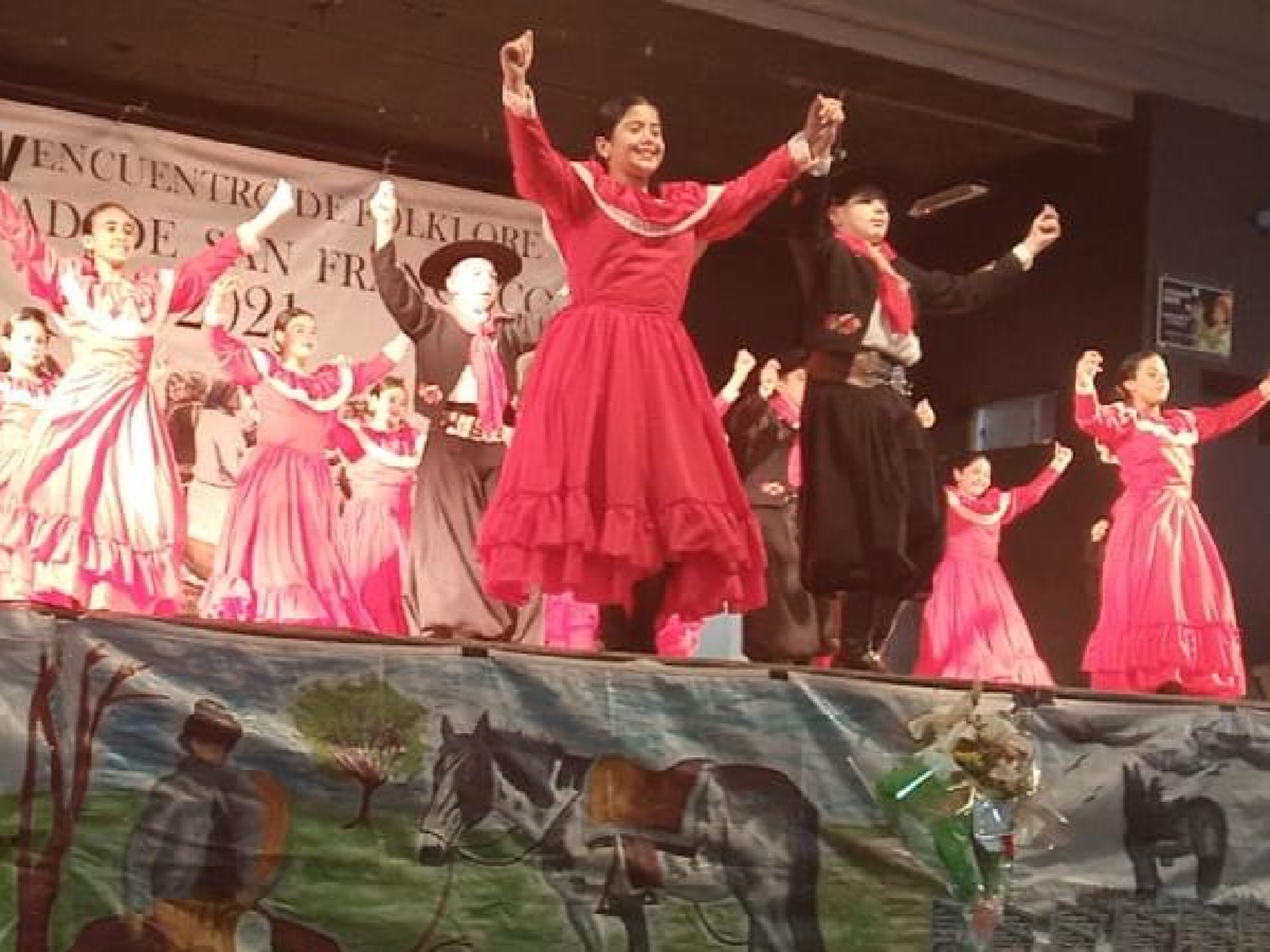El deporte y la danza se unen por los chicos en una peña solidaria   