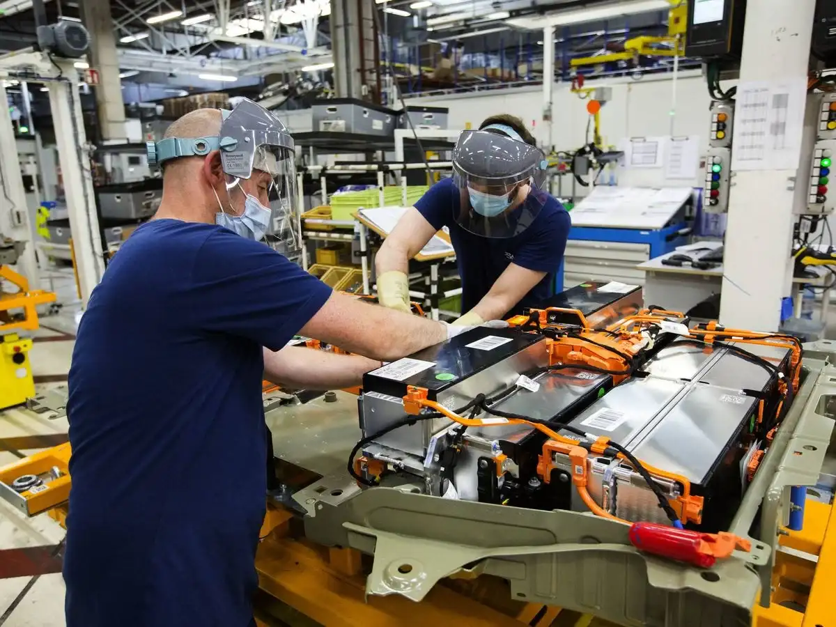 Presentaron propuesta para reutilizar baterías de autos eléctricos para el almacenamiento de energía