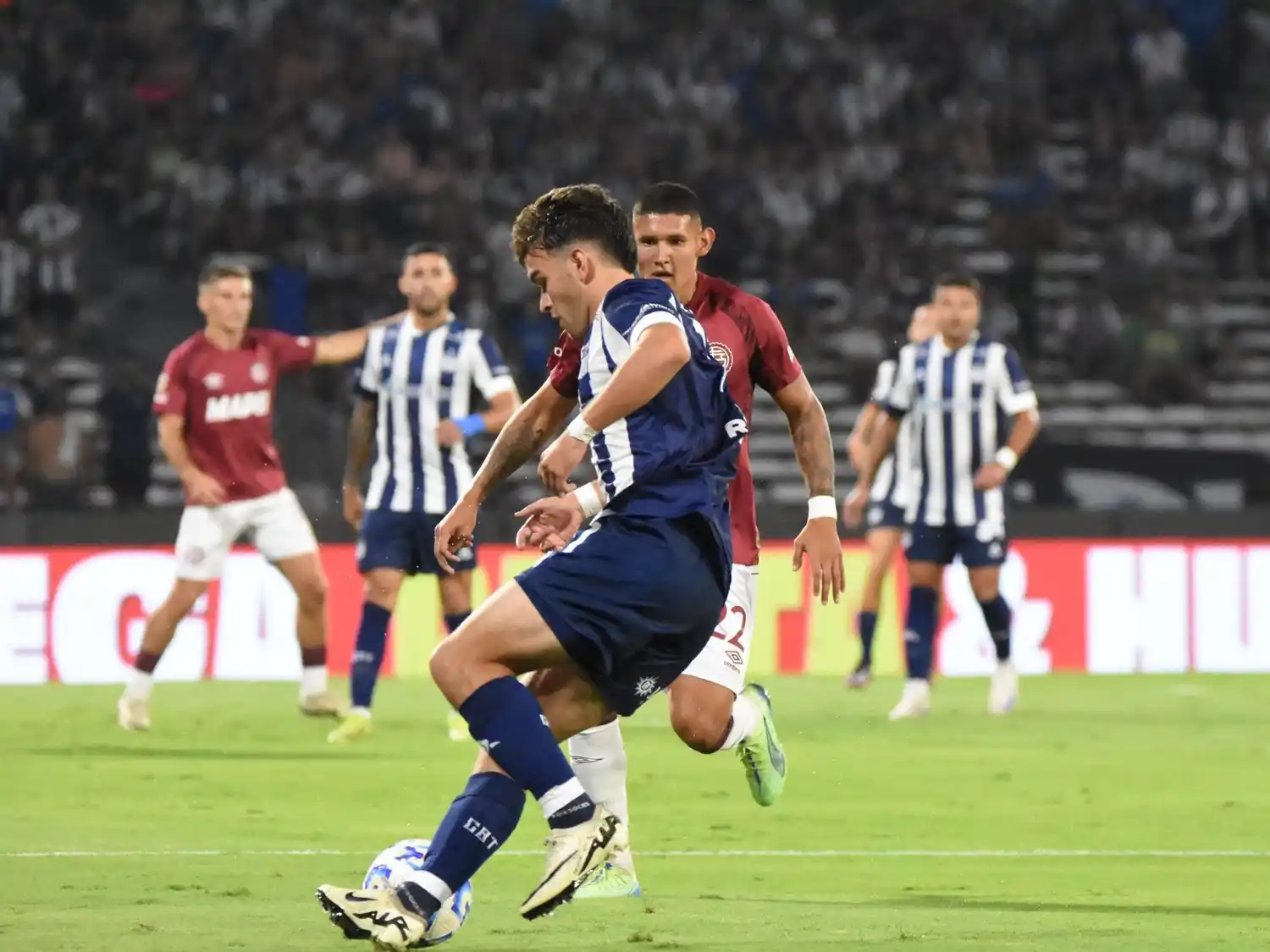 El tandilense Depietri, ante la marca de Cáceres.