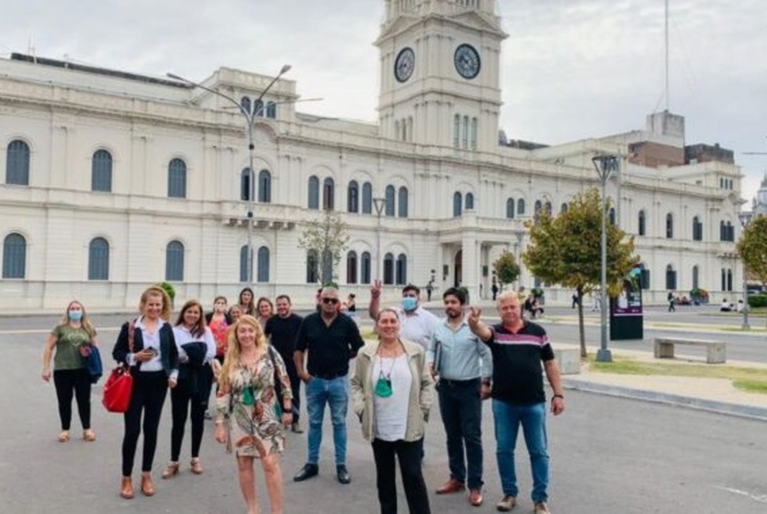 Defensa del Consumidor: trabajadores reclamaron en Casa de Gobierno