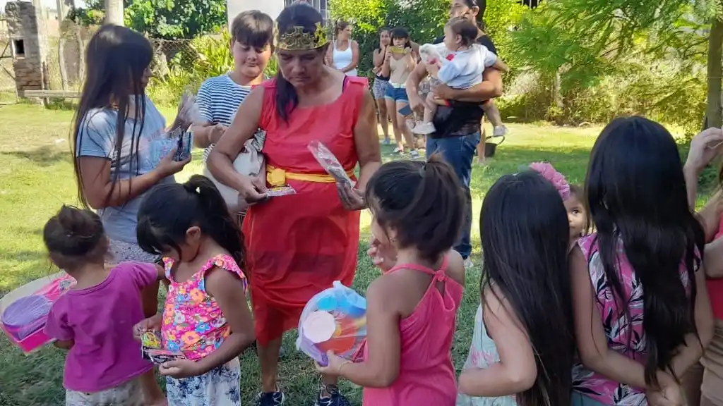 Los Reyes Magos llevaron alegría a más de 850 niños gualeyos