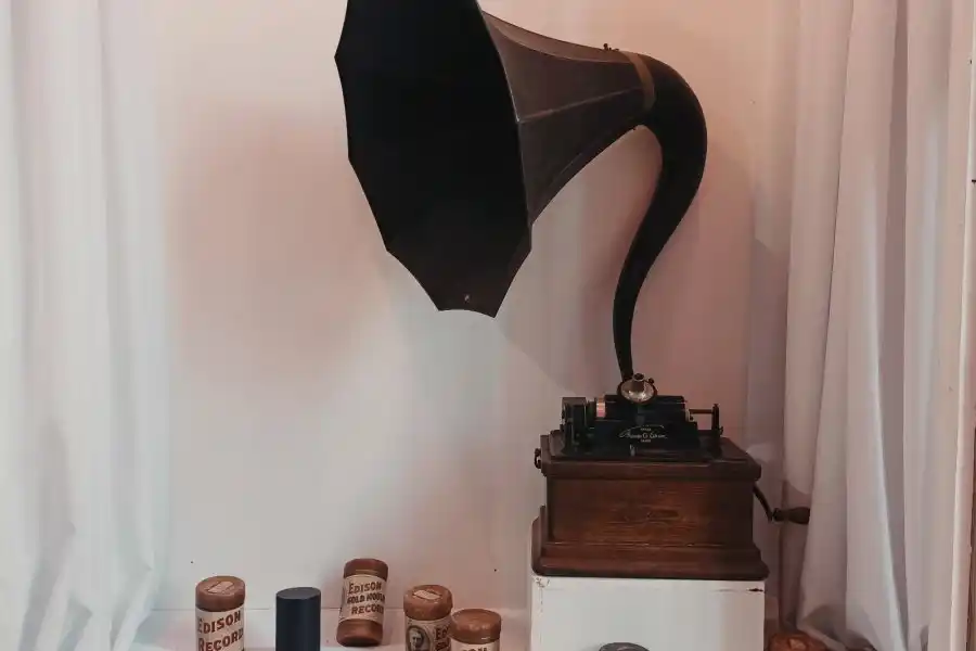 El Museo Histórico Municipal inaugura la muestra "do re mi fa sol la si: Sonidos que envuelven"