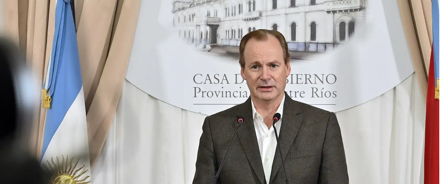 Bordet firmó la construcción de viviendas para docentes y otros sindicatos