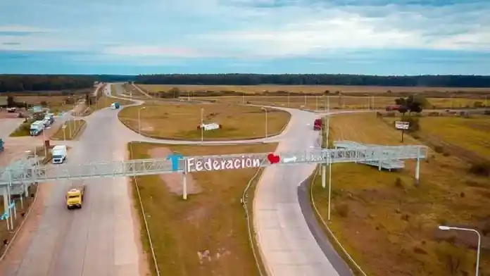 La Municipalidad de Federación reclamó a Vialidad Nacional el mantenimiento de la rotonda de acceso