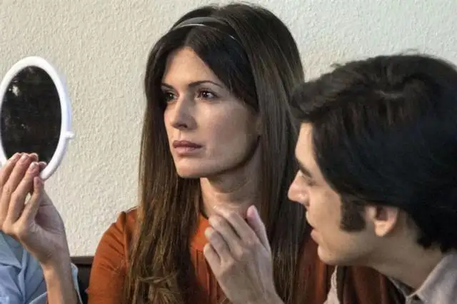 Piden derecho a réplica por el retrato que hizo Isabel Macedo de una ex novia del Gitano en la serie