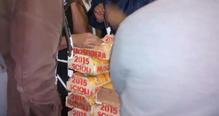 En el encuentro del PJ, Mosquera repartió naranjas