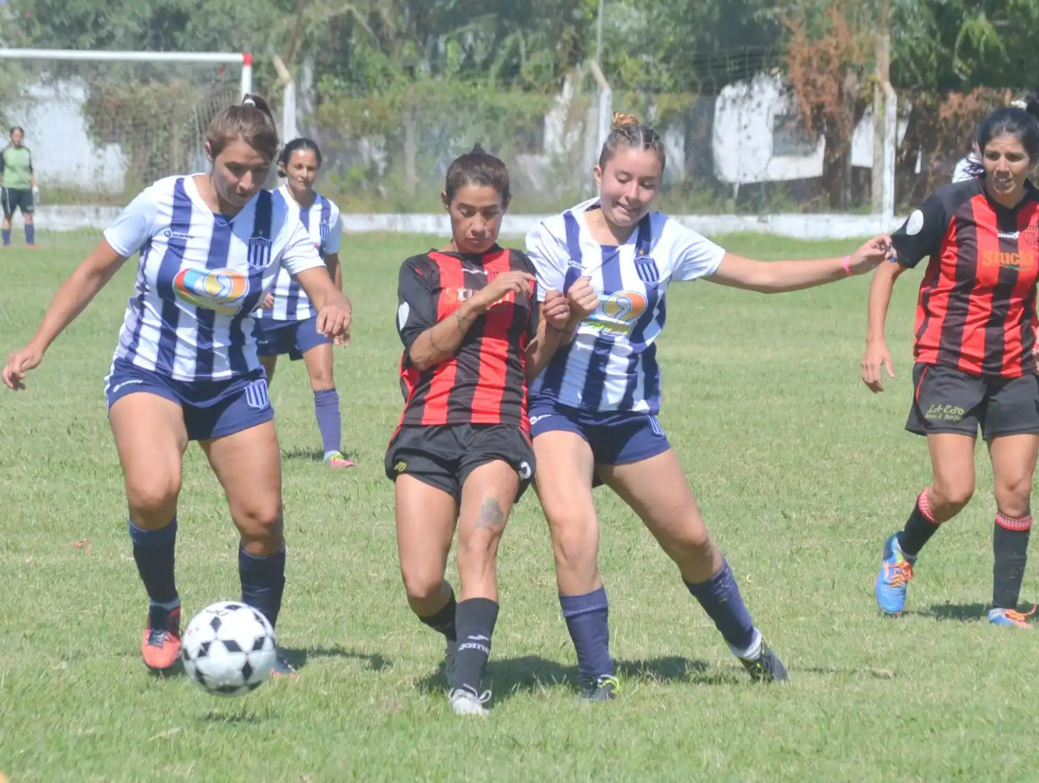 Quien se quedará con el primer Oficial Femenino de la Liga Departamental de Fútbol: Sociedad Sportiva ó Gualeguay Central. La final con el superclásico de todos los tiempos en nuestra ciudad.