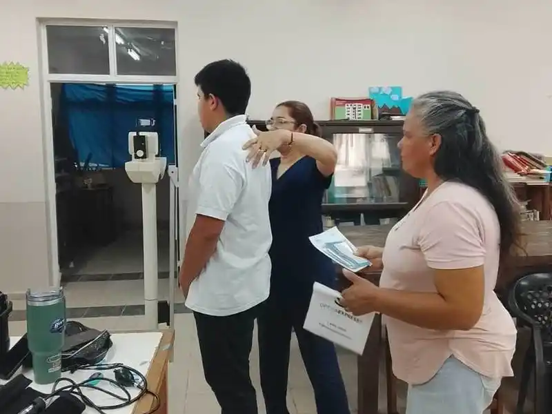 Más de un centenar de estudiantes
recibieron controles completos de salud