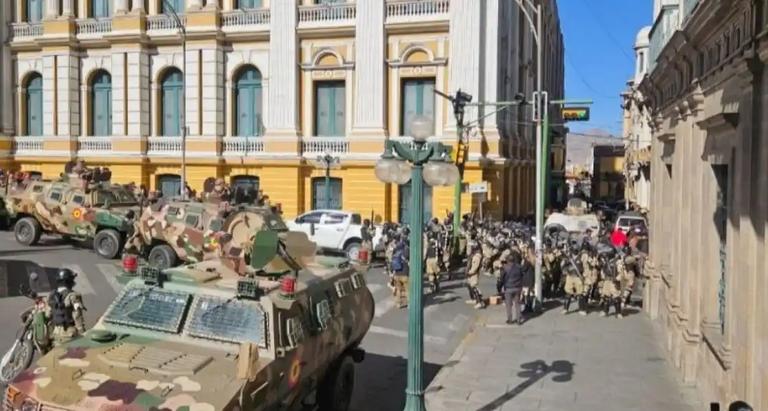 El Presidente de Bolivia denunció que intentan hacerle un levantamiento militar