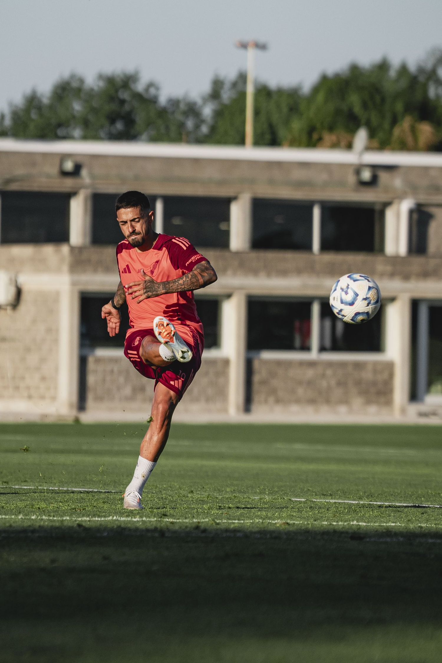 Lanzini puede tener su posibilidad como titular en River.