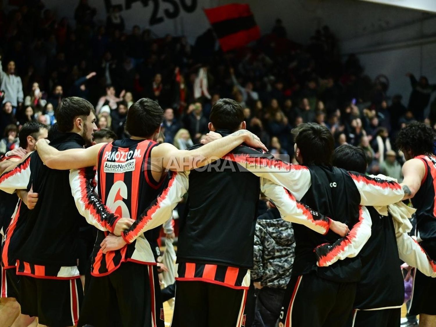 Central sumó su sexto triunfo en fila en los playoffs y quedó a un paso de la final (crédito: MR Fotografía).