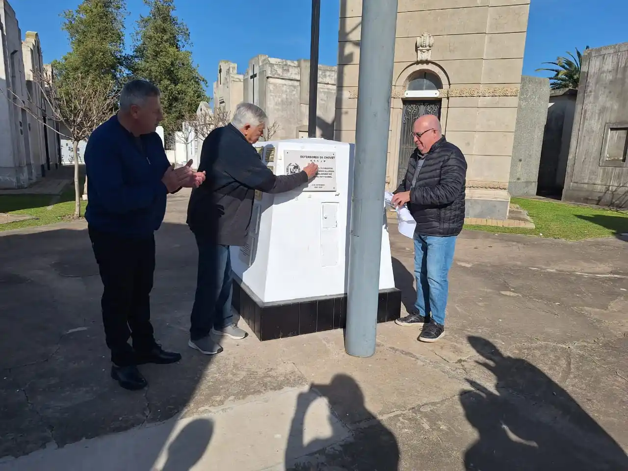 Descubrimiento de la placa Club Defesnores.